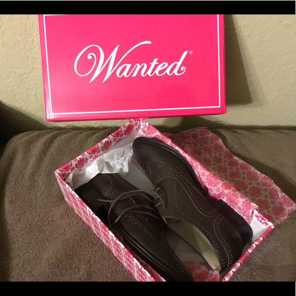 Brown Ladies Oxfords New in the box!